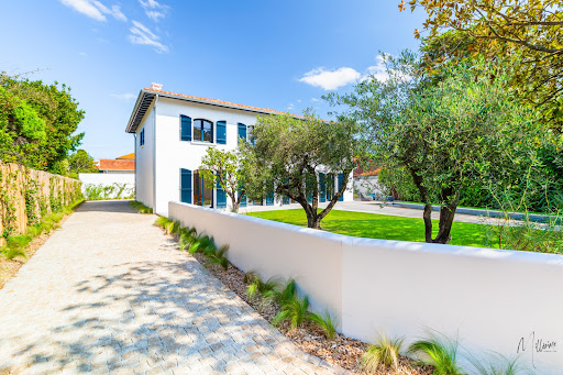 Maison avec piscine et jardin 5