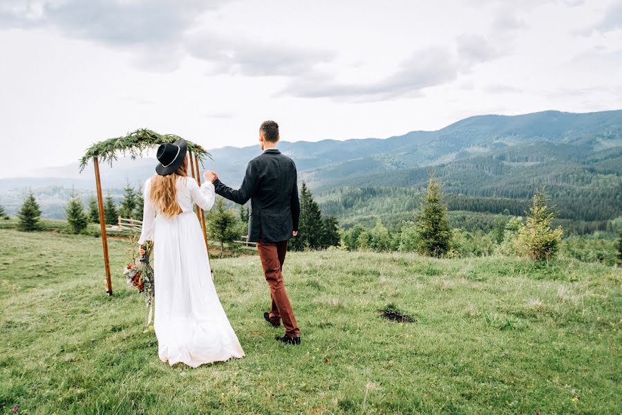 Fotógrafo de casamento Evgeniya Ivanova (ugeni). Foto de 23 de julho 2018