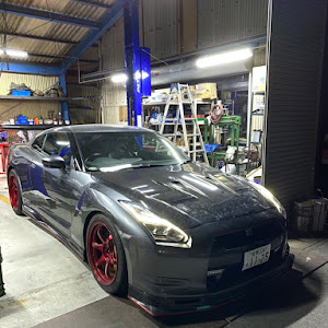 NISSAN GT-R