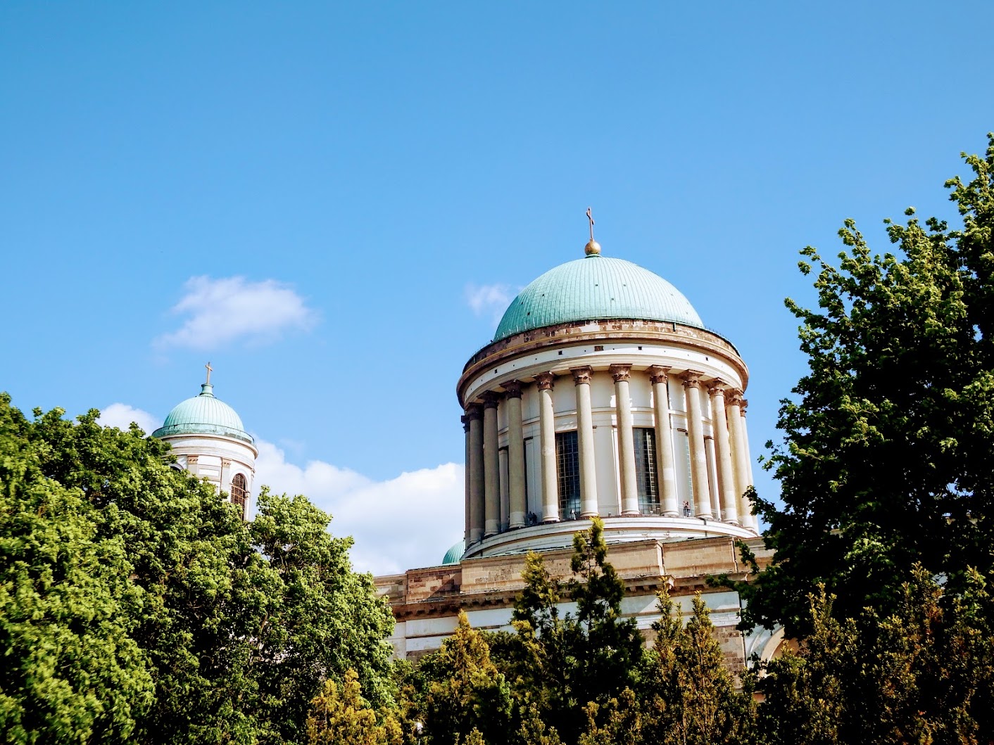 Esztergom - Nagyboldogasszony és Szent Adalbert főszékesegyház (a bazilika kívülről, közelből)