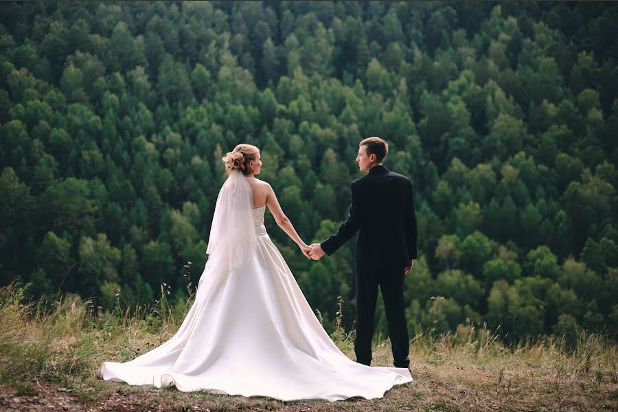 Fotógrafo de casamento Lidiya Beloshapkina (beloshapkina). Foto de 28 de fevereiro 2016