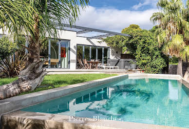 Maison avec piscine et terrasse 8