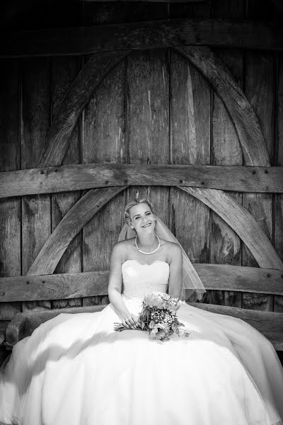 Jurufoto perkahwinan Kate Dixon (katedixonphoto). Foto pada 1 Julai 2019