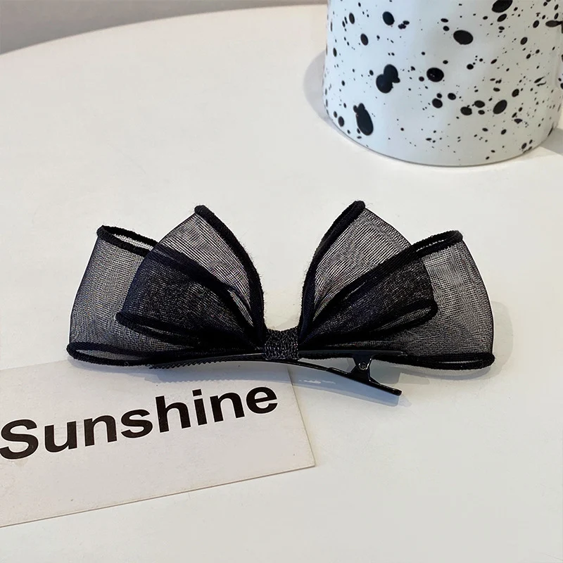 Zwarte haarspeld met kanten strik, stijlvolle haarversiering voor kapsels, perfect voor feestjes en evenementen, een elegante en vrouwelijke toevoeging aan je look.