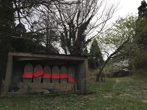 駟馳山峠のお地蔵さま