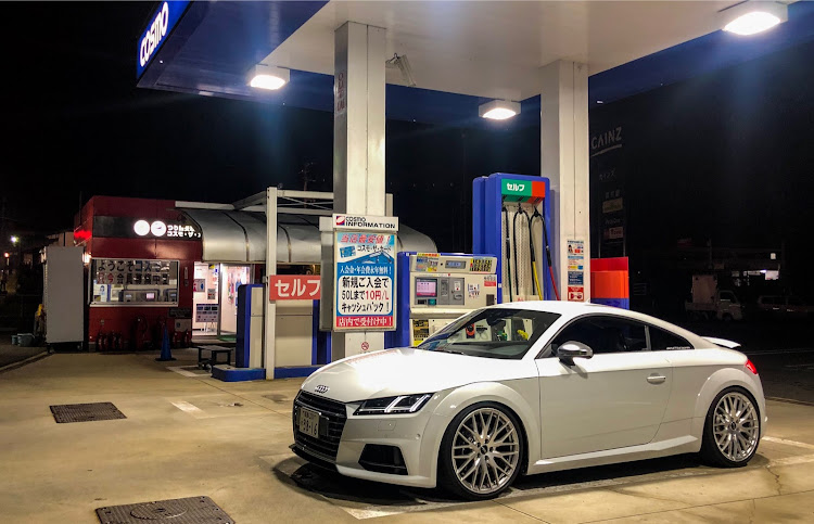 TTSクーペのアウディのある生活・左ハンドル・KW車高調・KWサスペンションに関するカスタム事例の投稿画像1枚目