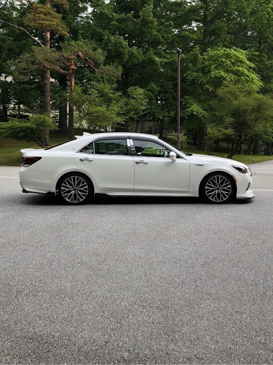 クラウンアスリートのエンブレムステッカー取り付け・スピーカー交換・Nissyステッカー・汎用カナード・不正改造車取締月間に関するカスタム事例の投稿画像3枚目