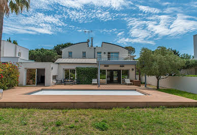 House with pool and terrace 2