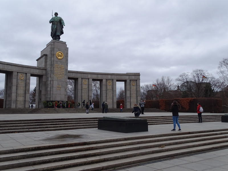 Предрождественский Берлин под дождем (декабрь 2018).