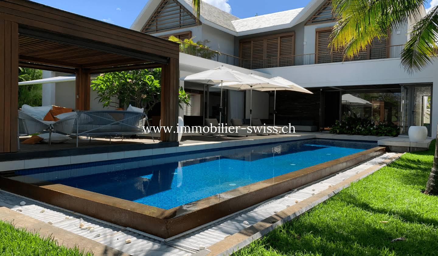 Villa with pool Triolet