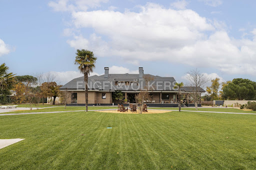 House with pool and terrace 5