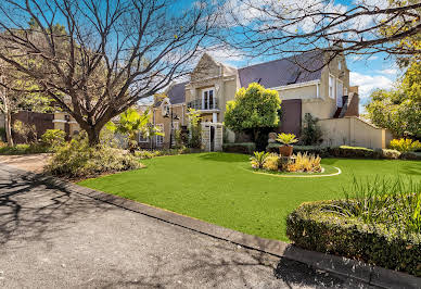 Maison avec piscine et jardin 9