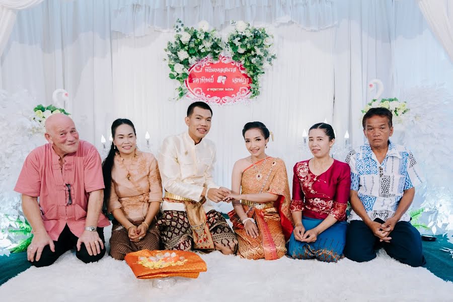 Fotógrafo de casamento Titipat Pahon (titipat2499). Foto de 8 de setembro 2020