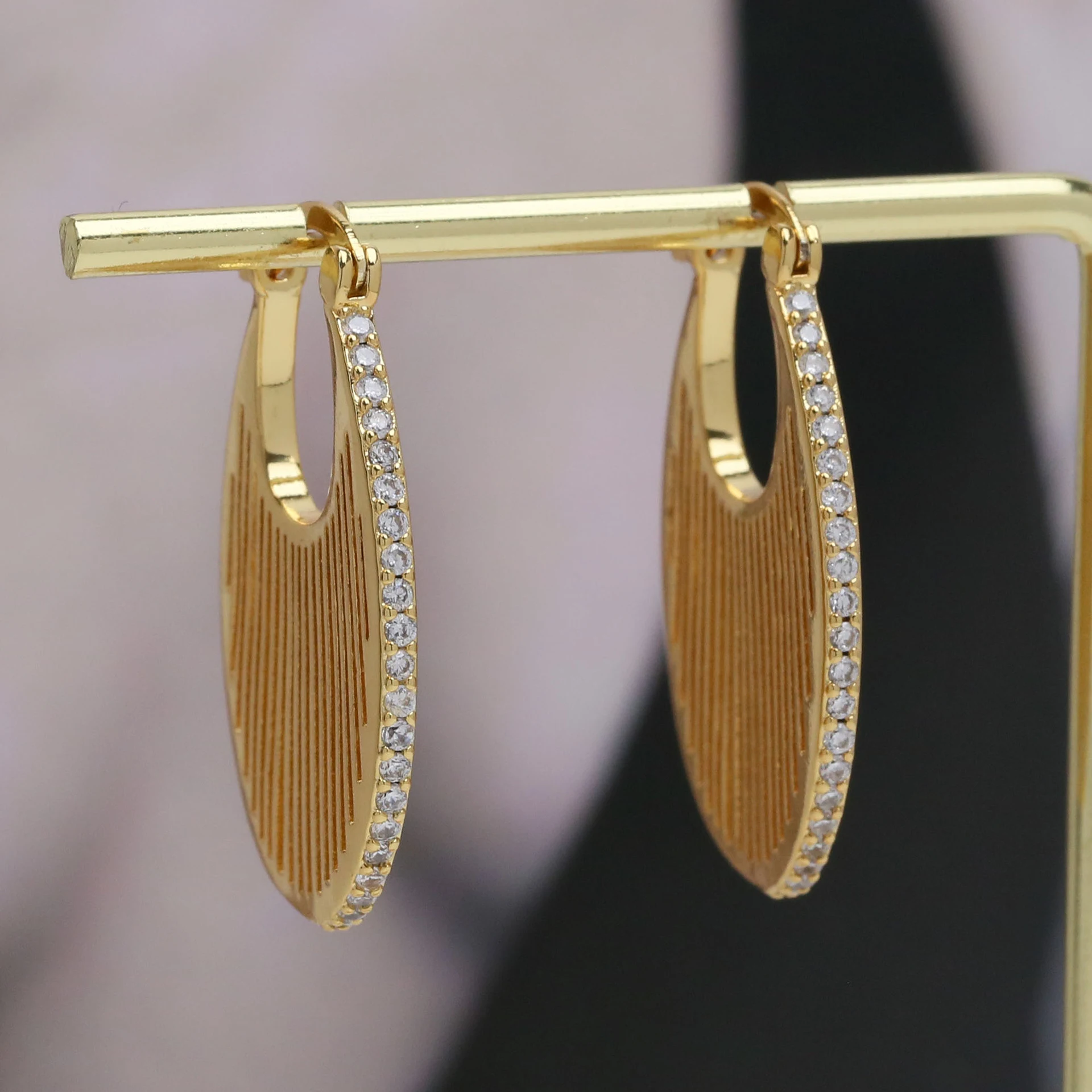 Title 6, 18K Gouden & Messing Zirkoon Oorbellen in Small...
