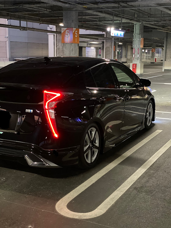 プリウスのプリウス50系前期・クルマ好きと繋がりたい・車高下げたい・かっこいい・やはり撮るに関するカスタム事例の投稿画像1枚目