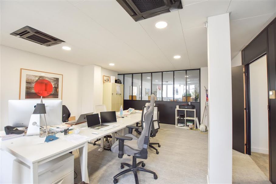 Location  locaux professionnels  1098 m² à Paris 16ème (75016), 51 667 €