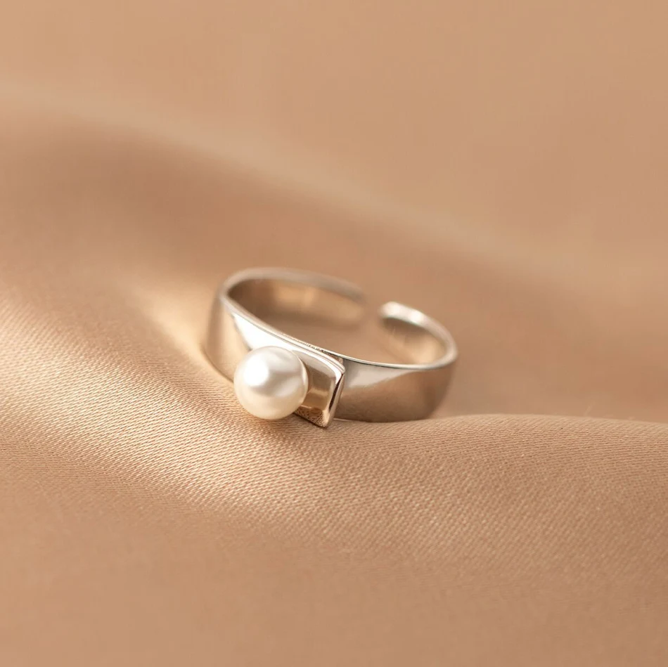 Eenvoudige glanzende parelring voor dames Elegantie en temperament Stijlvolle mode sieraad voor dagelijks gebruik of speciale gelegenheden.