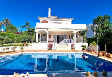 Villa with pool 3