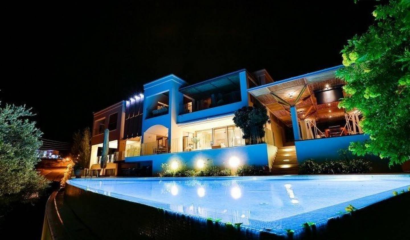 Property with pool Erimi