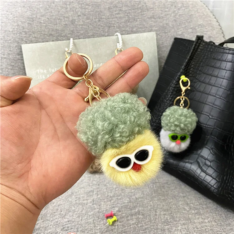 Chaveiro de Carro Botão de Desenho Animado Boneca de Pelúcia Enfeite Adorável e Divertido para Presentear ou Decorar suas Chaves com Carinho