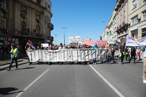 Pijačni prodavci blokirali beogradsku Slaviju, gužve u saobraćaju (VIDEO)