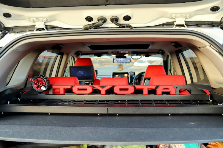 RAV4のTRM(東海　RAV4 MEETHING)・JOLLY ROGERS・ジョリーロジャーズ・リアラゲッジ・オーガナイザー・めざせ‼️5D ADVENTURE🔥🔥に関するカスタム事例の投稿画像3枚目