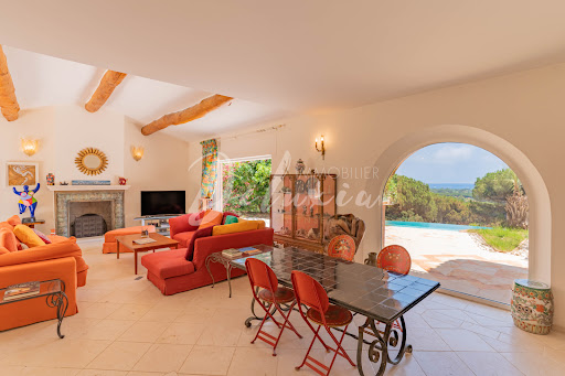 Villa with pool and terrace 4