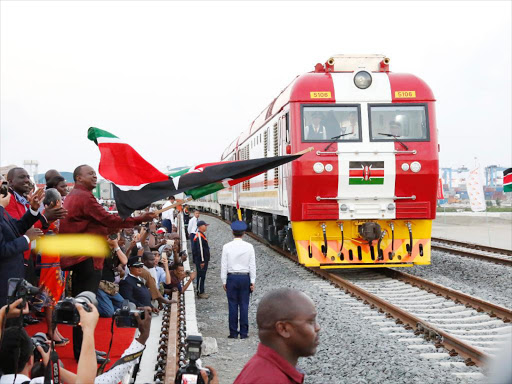 President Uhuru Kenyatta flags off the first cargo train on the Standard Gauge Railway in Mombasa, May 30, 2017. /DPPS