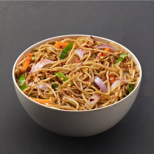 Veg Chilli Garlic Noodles - Half (500 Ml)