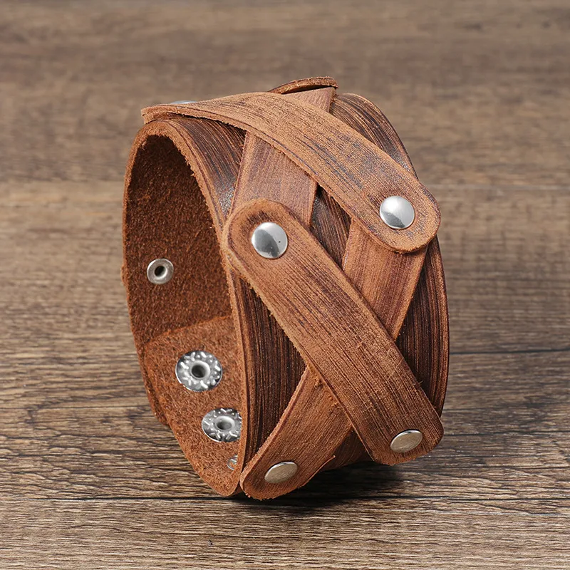 Bracelet Punk pour Homme, Style Fashion & Personnalité. Affirmez votre style avec ce bijou rebelle et tendance. Un accessoire incontournable pour hommes.