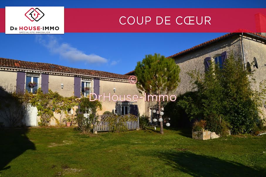 Vente maison 10 pièces 285 m² à Verteillac (24320), 496 000 €