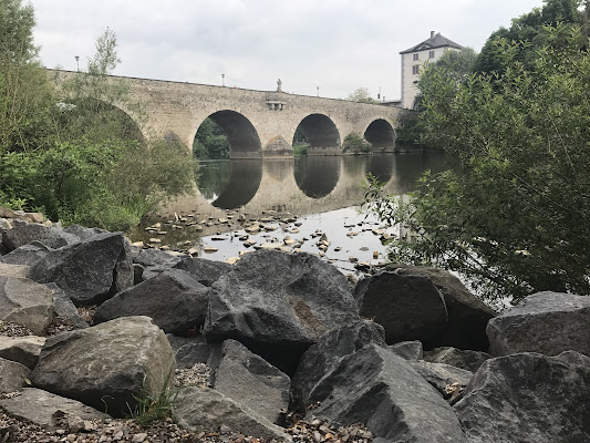 Fiume con riflesso  di Gionn