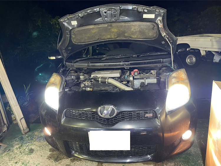 ヴィッツRSのヴィッツRS・TRDターボM・NCP91・アルビーオン・ヘッドライトバルブ交換に関するカスタム事例の投稿画像1枚目