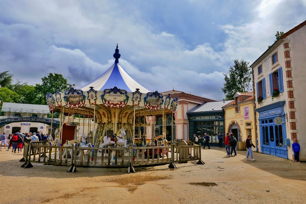 Día 12: Puy du Fou (primer día) y Cinéscenie - París y el Loira en bici en dos semanas (2)