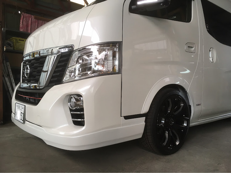 NV350キャラバンのタイヤ・ホイール紹介・Rays DAYTONA FDX  F6・コンチネンタルDWS 06に関するカスタム事例の投稿画像1枚目