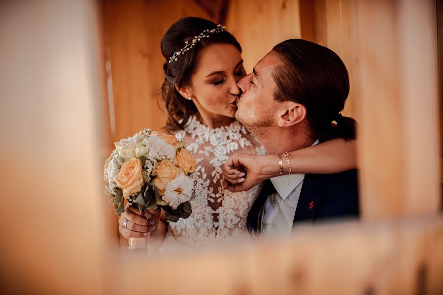 Fotógrafo de casamento Attila Tevi (attilatevi). Foto de 2 de março 2020