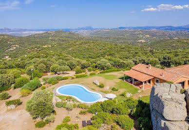 Villa avec piscine et terrasse 5