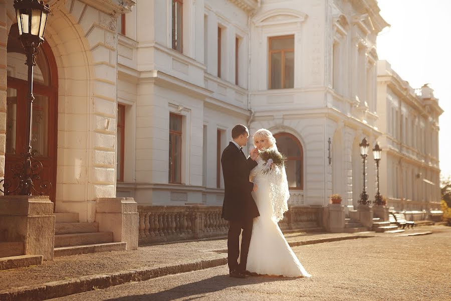 Fotografo di matrimoni Tatyana Tatarin (ozzzi). Foto del 5 aprile 2016