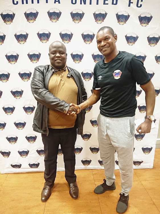 Chippa United chairman and owner Siviwe Mpengesi (L) shakes hands with newly-appointed coach Norman Mapeza (R).