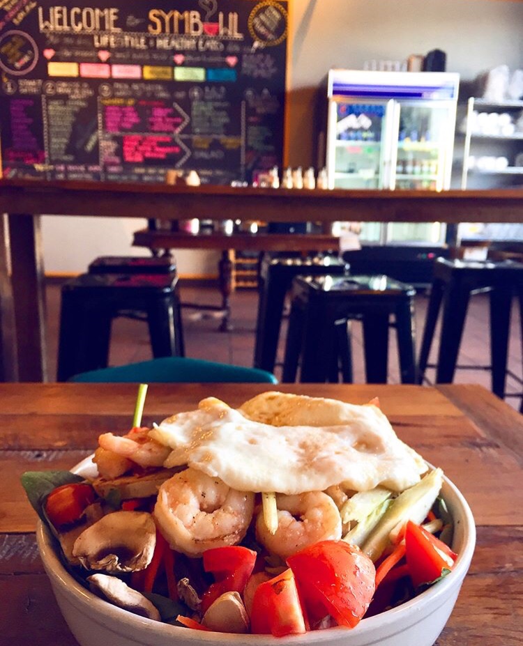 A fantastic, garlicky, refreshing salad, with fresh shrimp and a fried egg topper. All dairy free, grain free, gluten free, and HEALTHY. Taste 11/10.