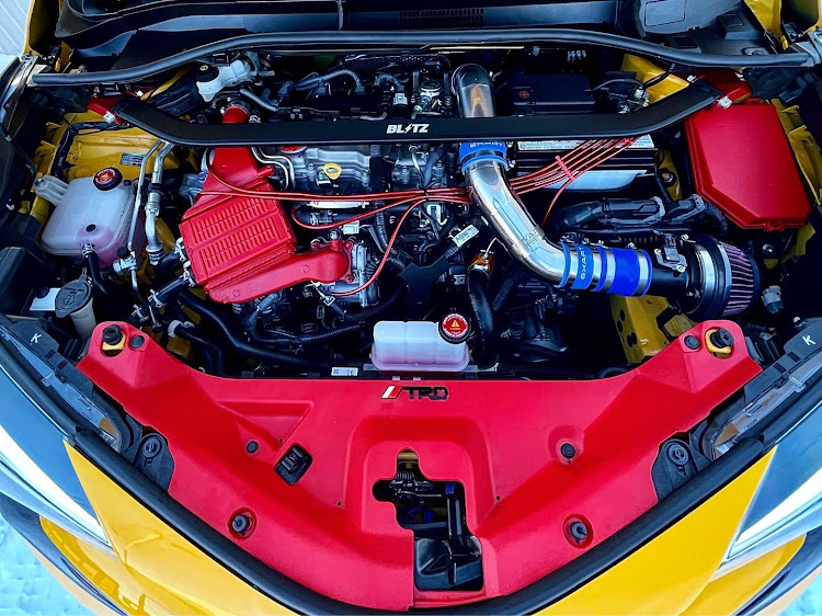 C-HRのC-HR・エンジンルーム清掃・6ヶ月点検・見せられるエンジンルームに関するカスタム事例の投稿画像1枚目