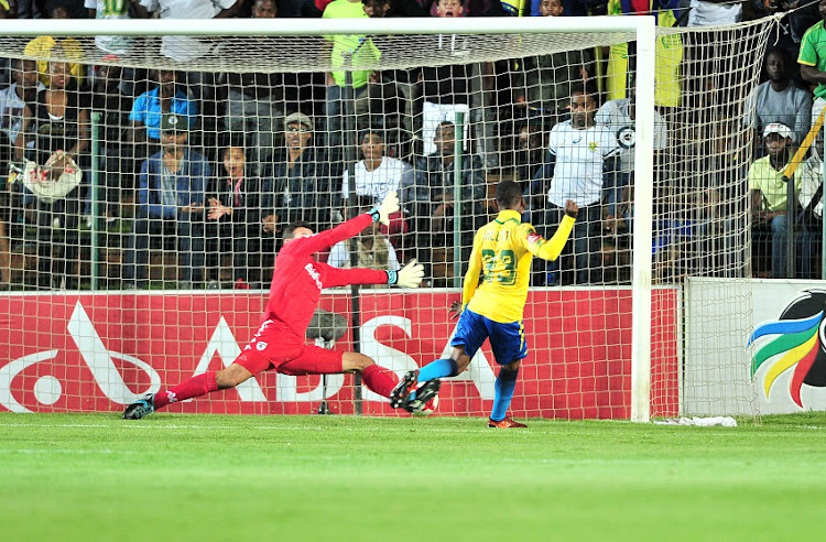 Khama Billiat of mamelodi Sundowns score a goal pass Darren Keet of Bidvest Wits during the Absa Premiership 2017/18 football match between Bidvest Wits and Mamelodi Sundowns at Bidvest Stadium, Johannesburg on 21 November 2017.