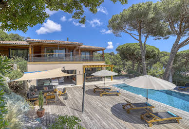 Villa avec piscine en bord de mer 3