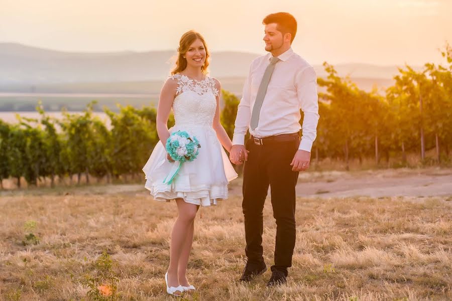 Fotógrafo de casamento Janos Kovacs (kovacsjanosfoto). Foto de 25 de fevereiro 2019