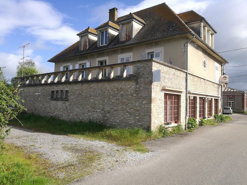 Vente locaux professionnels  250 m² à Le Château-d'Almenêches (61570), 29 000 €