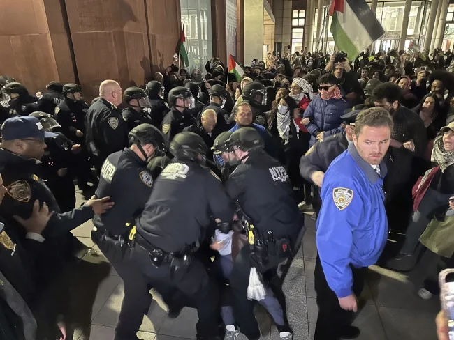 Protesti protiv izrealskog rata u Gazi jačaju na američkim univerzitetima 