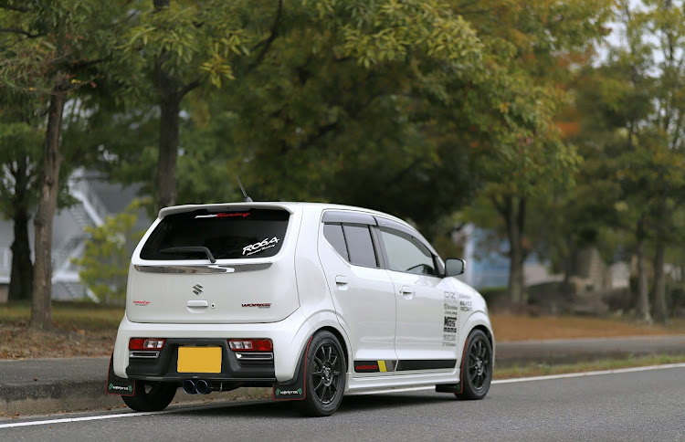 アルトワークスの秋の気配・紅葉と愛車・11月もよろしくお願いします・ピックアップチャレンジに関するカスタム事例の投稿画像1枚目