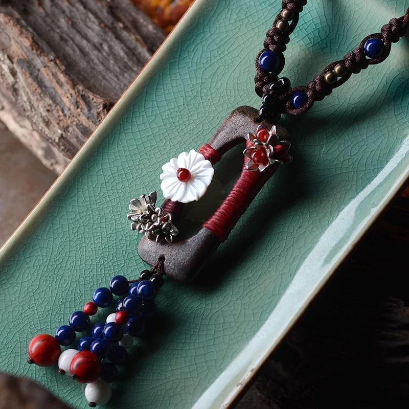 Title 4, Handgemaakte etnische ketting met bloem van sch...