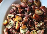 Garlic & Herb Baby Red Potatoes was pinched from <a href="http://www.ellentv.com/recipes/2012/11/29/garlic-and-herb-baby-red-potatoes/" target="_blank">www.ellentv.com.</a>