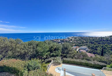 Villa avec piscine et terrasse 10